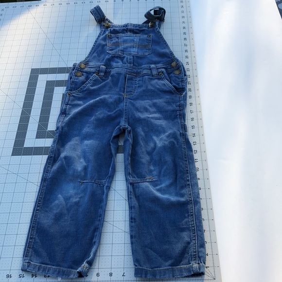 OshKosh Toddler Boys Farmer Jeans/Overalls - Picture 9 of 10